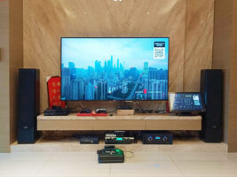 KKPAD 21.5吋安卓觸控屏點歌機/伴唱機(短腳架)+AU-25專業200頻無線麥克風+G&M X1頂級卡拉OK綜合擴大機+G&M FSJ128卡拉OK專業落地型喇叭【坪數】約10~15坪