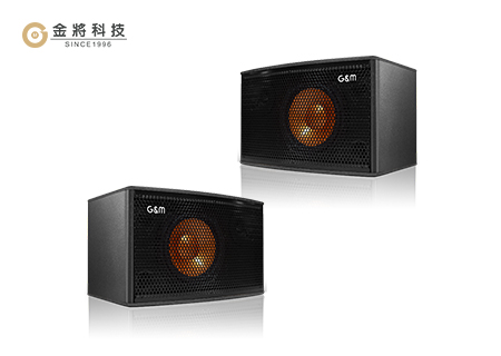 PA 808 卡拉OK懸吊式喇叭 讓聲音從天而降,現場感直接拉滿! 搭載 150W+150W 強勁功率,採用 200磁包圍結構設計,聲音層次更清晰、穩定又有力。 鈦膜音盆 + 闊型號角,高音細膩、低音厚實,真實還原每個音符的細節。 高級金屬網罩保護喇叭,同時增強音場擴散力,唱起來更立體有深度。 懸吊式設計不佔空間,家用、商用都超適合,搭配專業安裝服務更安心。 台灣製造、品質保證,一年保固,讓你唱得像在舞台上發光!